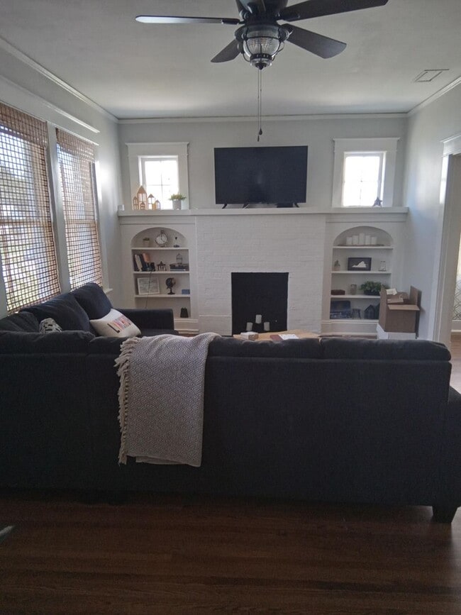 Building Photo - Fully Furnished Home Just Minutes From LU