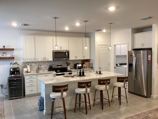 Building Photo - 5710 Mayflower Way