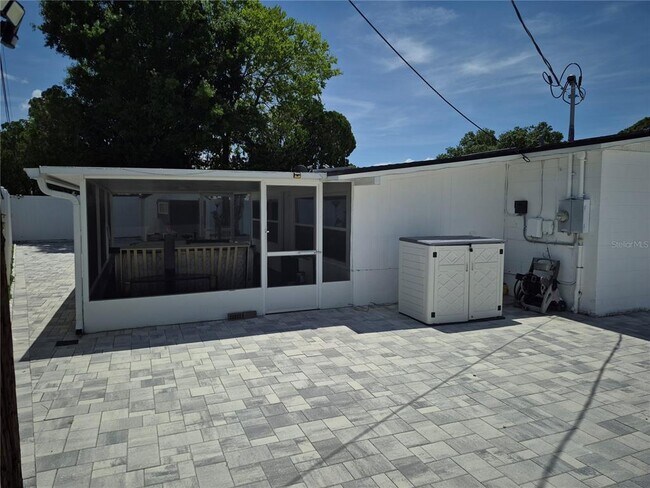 Building Photo - 7709 W Hanna Ave