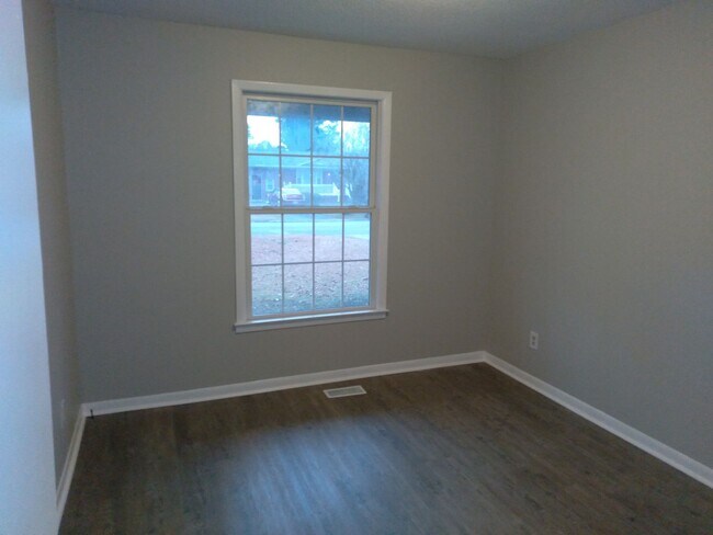 Building Photo - 309 Tall Pine Rd