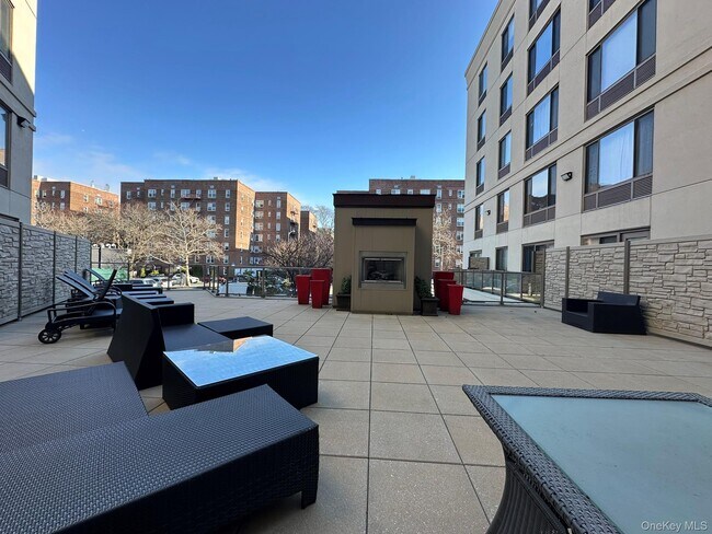 Building Photo - 64-05 Yellowstone Blvd