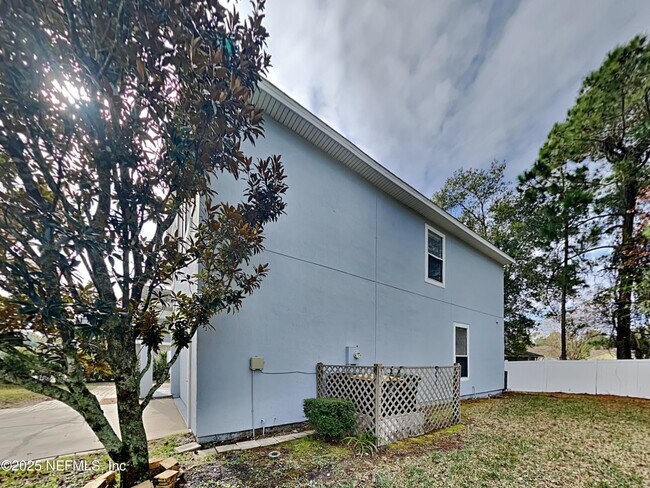 Building Photo - 10818 Birchard Ln