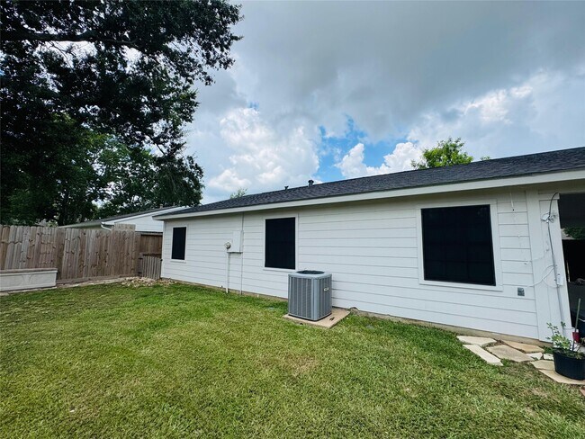 Building Photo - 24131 4 Sixes Ln