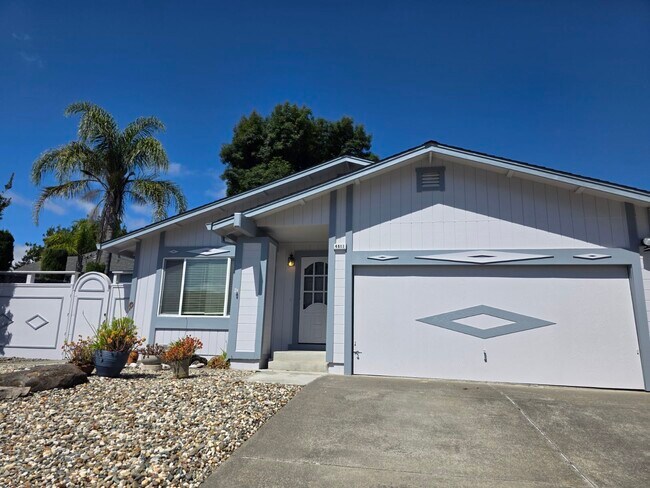 Building Photo - 4611 Harmony Pl