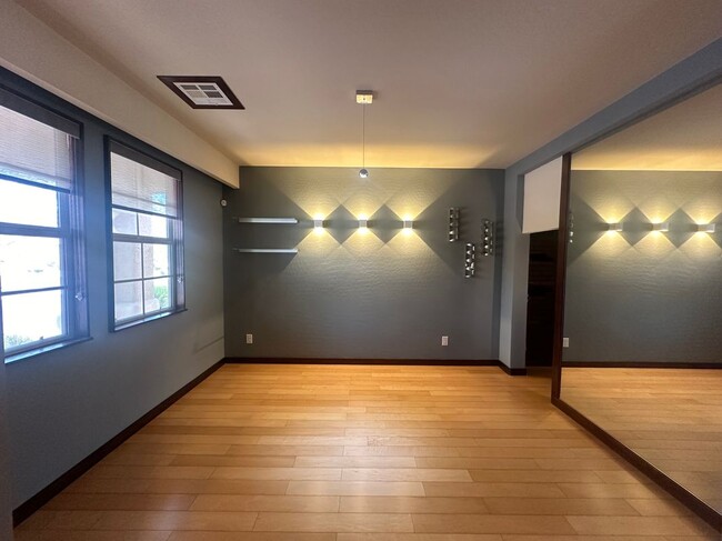 Building Photo - 582 Glassford Ct