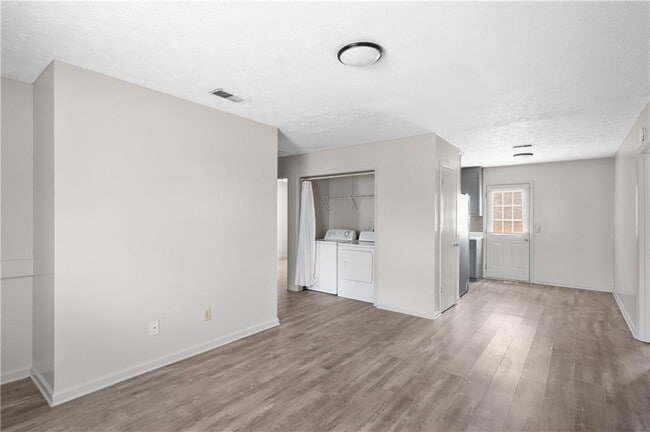 Building Photo - 1007 New Lacy St