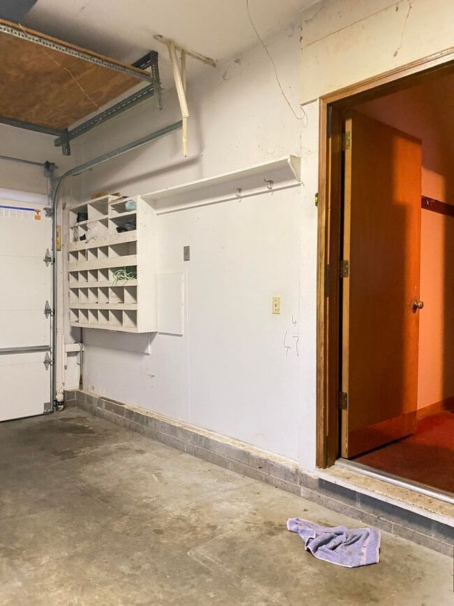 Building Photo - A wonderful 4-bedroom house in the Benson Gardens area - near Walmart Neighborhood Market, Asian ...