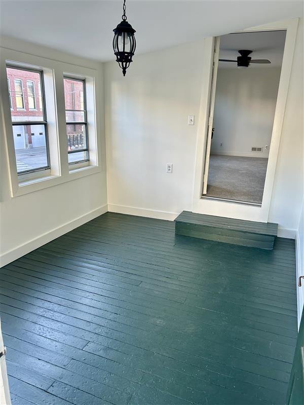 Building Photo - 33 Putnam St