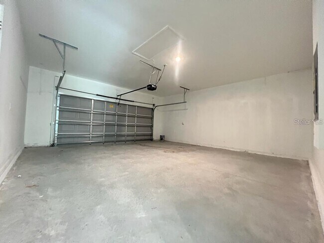 Building Photo - 407 Treemont Ave