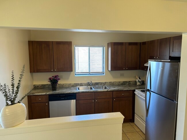 Building Photo - 1520 Crimson Ln