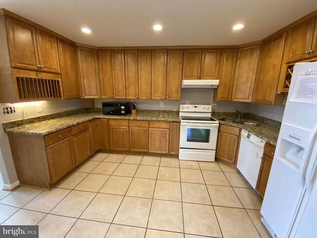 Building Photo - 1712 12th St S