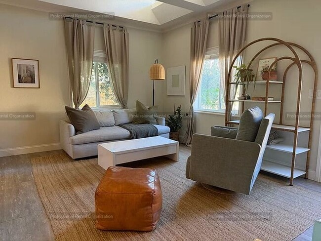 Building Photo - Wine Country Living at Its Finest