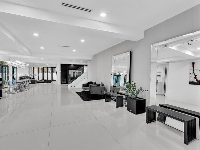 Building Photo - 3010 Alton Rd