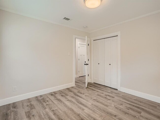 Building Photo - 5804 Eureka Dr