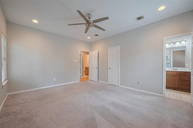 Building Photo - 213 W Murrill Ave
