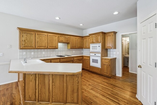 Building Photo - Spacious 4 Bedroom + Bonus Room & Office