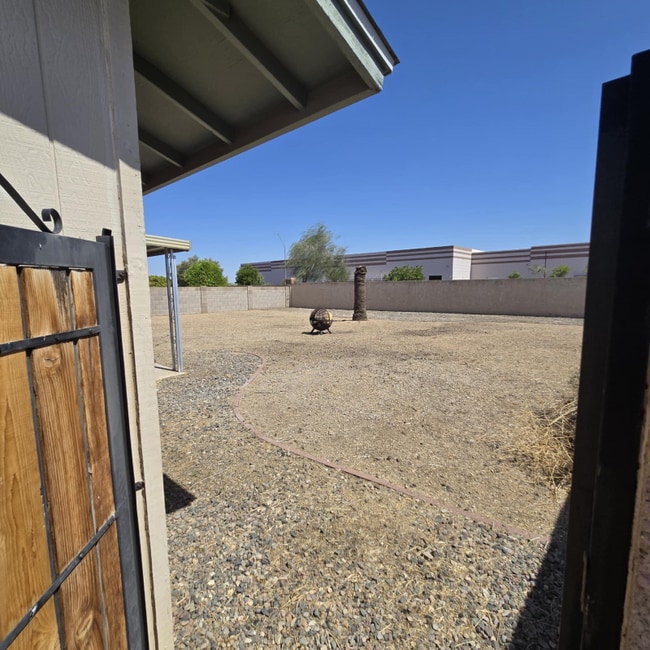 Building Photo - 10521 W Loma Ln