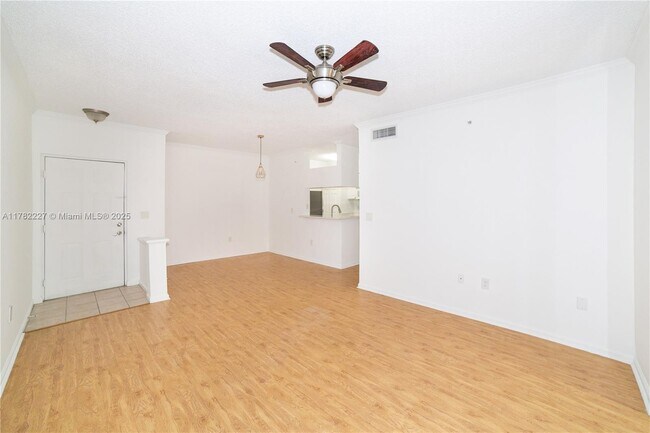 Building Photo - 17150 N Bay Rd