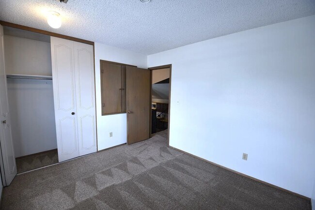 Building Photo - Spacious 2BR/2BA with Fenced Yard in Boulder