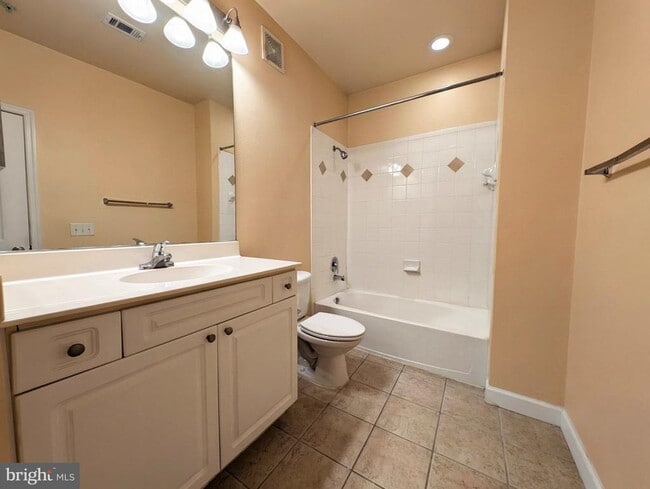 Building Photo - 501 Hungerford Dr