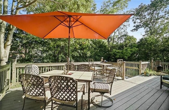 Building Photo - 3 Mary Dr