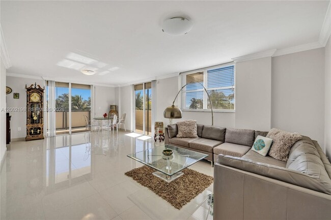 Building Photo - 1623 Collins Ave