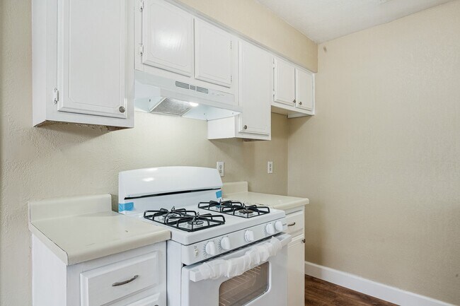 Building Photo - 7118 Glen Point Dr