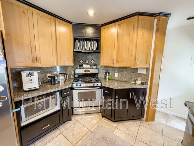 Building Photo - 2323 Bryan Ave