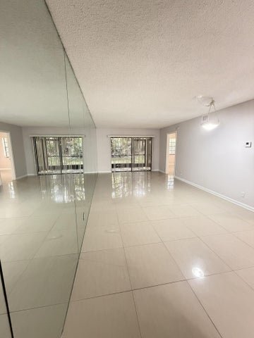 Building Photo - 301 Norwood Terrace