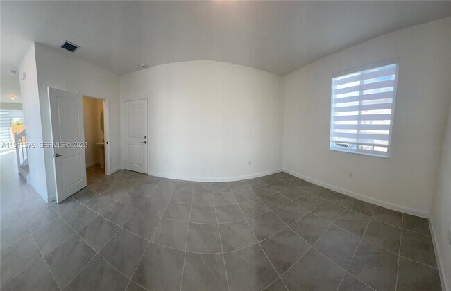 Building Photo - 1455 SE 6th Ter