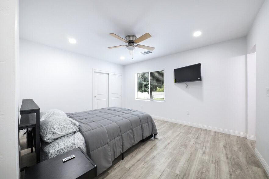 Building Photo - 501 Magnolia Ave