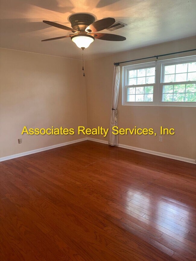 Building Photo - COMING SOON!!! Beautiful 4bed/3bath Corner Lot in Suburban Heights