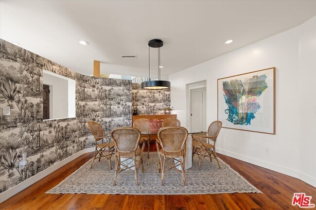 Building Photo - 2700 Glendower Ave
