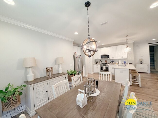 Building Photo - Charming 3BR Home with really great neighborhood perks!