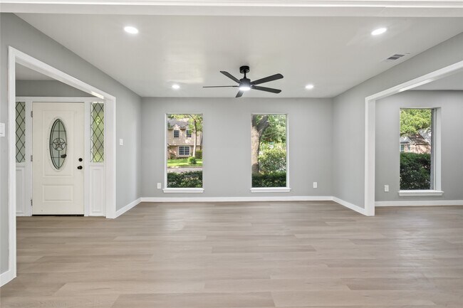 Building Photo - 14015 Cleobrook Dr