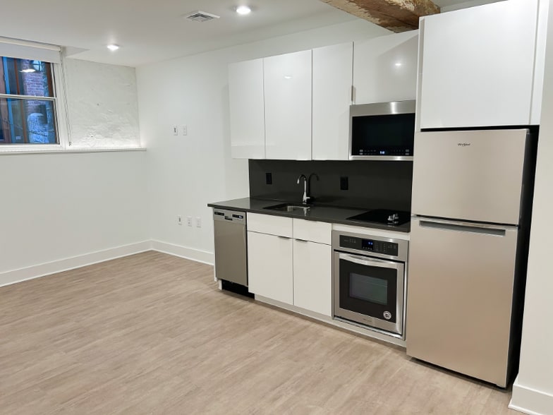 Primary Photo - 425 N Prince St