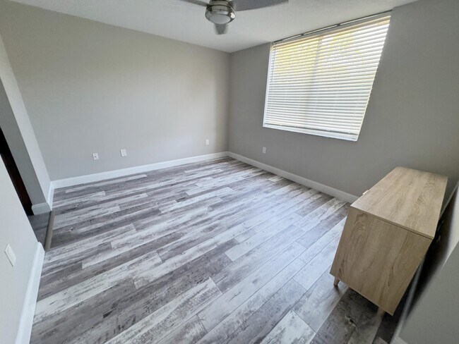 Building Photo - 300 Scotia Dr