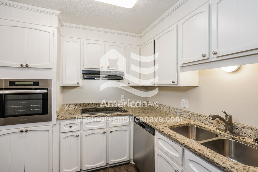 Building Photo - 210 Scarborough Rd