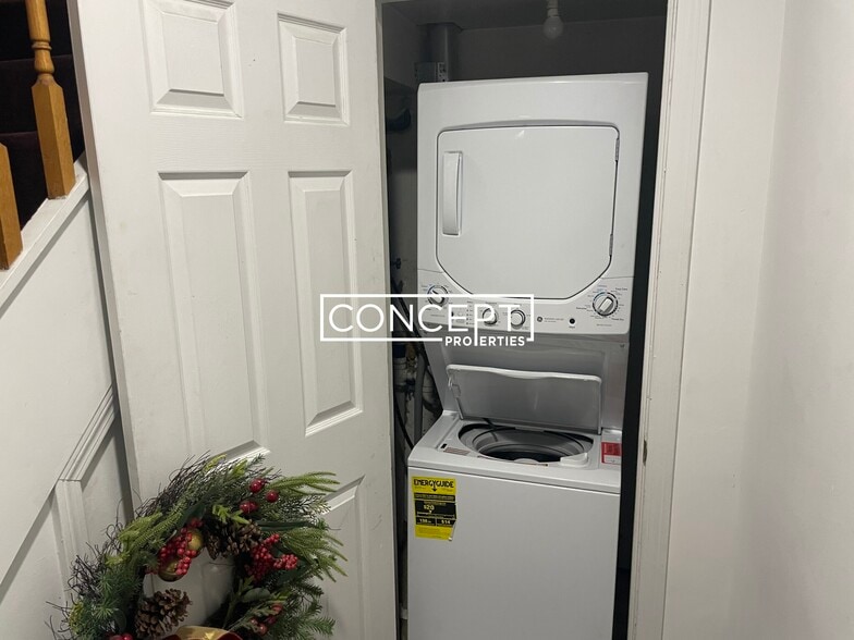 Building Photo - 1742 Washington St