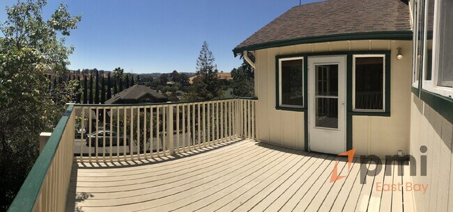 Building Photo - 539 Palms Dr
