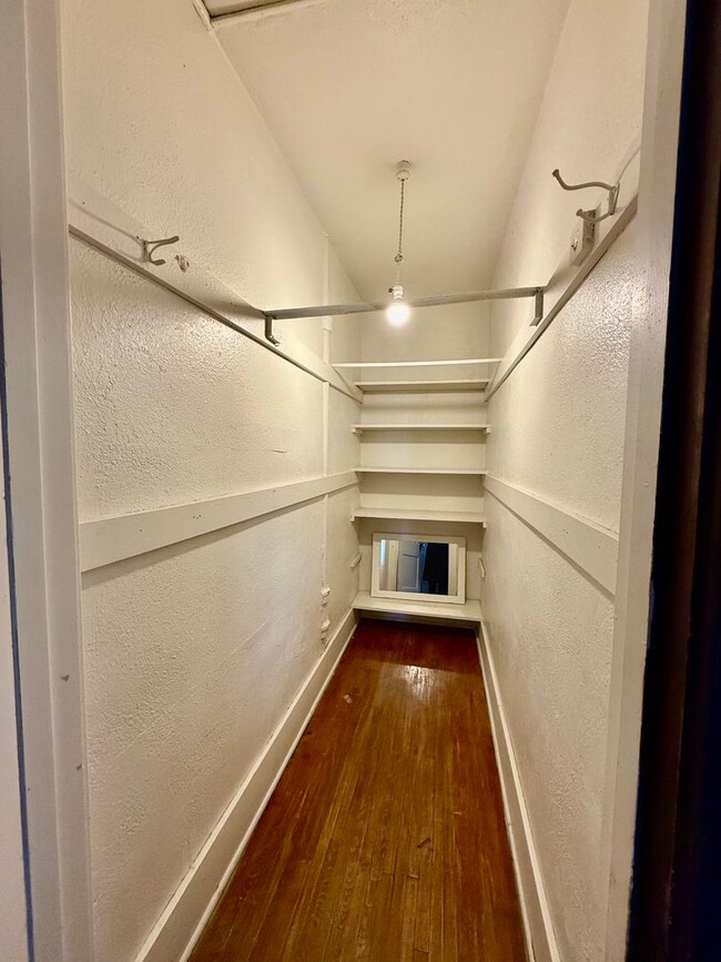 Building Photo - 845-847 2nd Ave NW