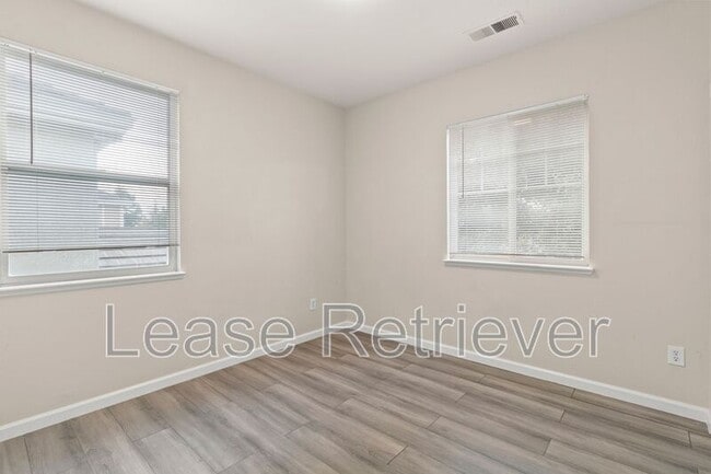 Building Photo - 4244 Lindsey Ln