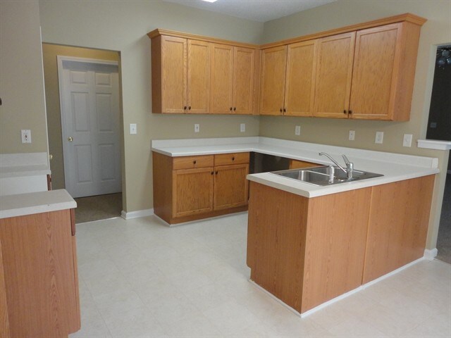 Building Photo - 142 Candle Ln