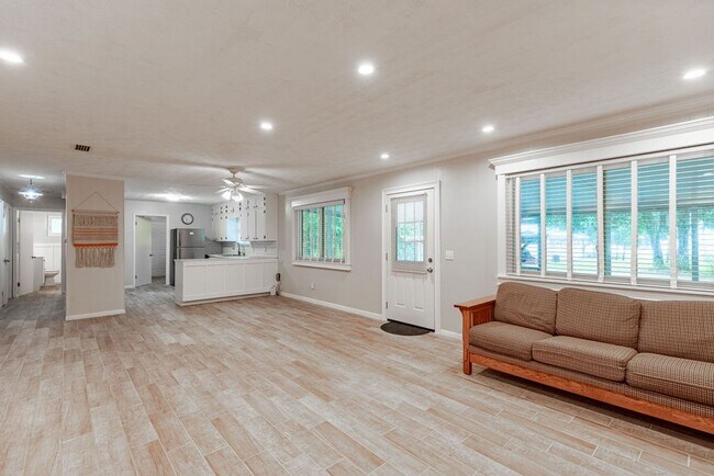 Building Photo - 5018 Country Rd