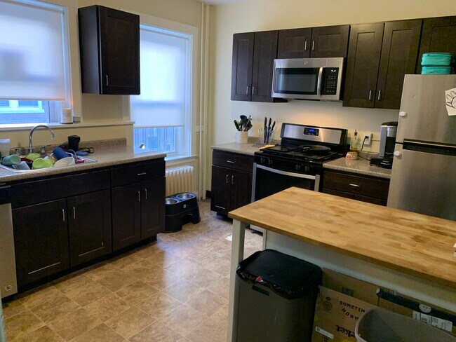 Building Photo - 216C South St