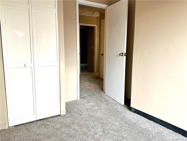 Building Photo - 210 Country Club Dr