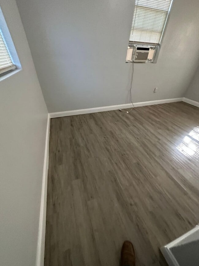 Building Photo - Fully Renovated 2/1-Single Family  Available for Immediate Rent!