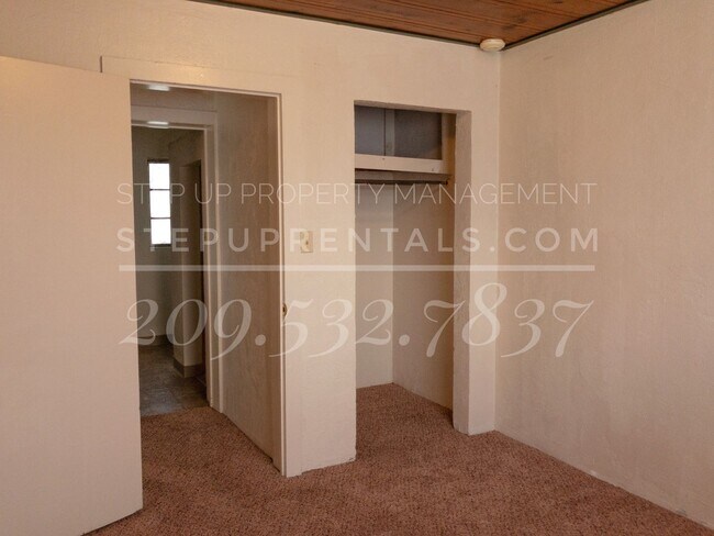 Building Photo - 354 Barretta St