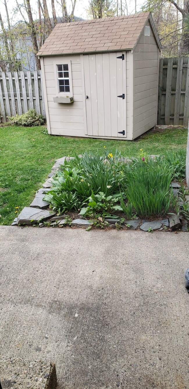 Building Photo - 237 Allen Ave