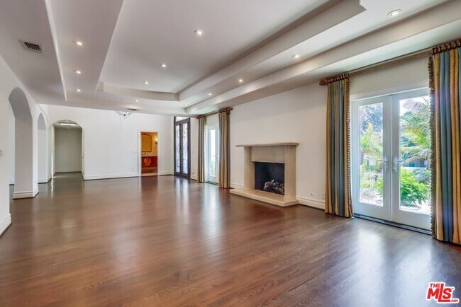 Building Photo - 114 S Layton Dr